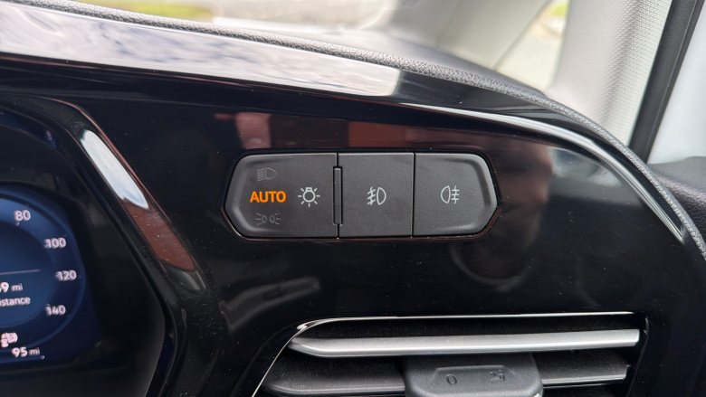Ford Transit Connect 250 L2 Petrol 1.5 EcoBoost PHEV 150 Active FlexCab Van Auto
